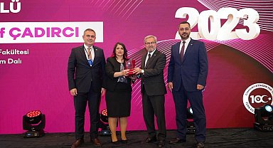 Eczacılık akademisi 2023 bilim ödülüne Prof. Dr. Çadırcı layık görüldü