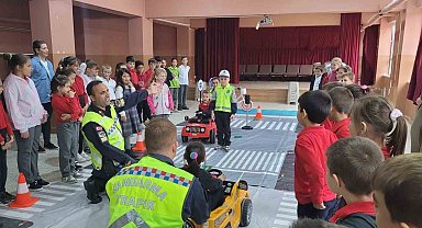 Edirne jandarmasından öğrencilere trafik eğitimi