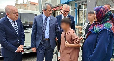 Edirne Valisi Sezer yolda gördüğü çocukların okullarına ulaştırılmalarını istedi