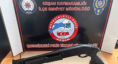 Edirne'de lastiklerine ateş açılarak durdurulan otomobildeki 2 kişi gözaltına alındı