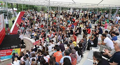 Efeler'in edebiyat bayramı üçüncü gününde