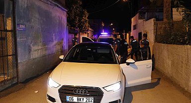 Ehliyetsiz sürücü polisten 15 kilometre kaçabildi, ara sokakta kıskıvrak yakalandı