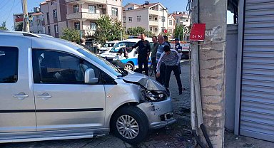 Ehliyetsiz sürücünün yayaya çarptığı kaza kamerada