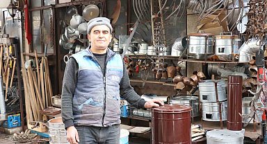El emeği ile 41 yıldır fındık sobası imal ediyor