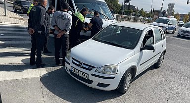 Elazığ'da minibüs ile otomobil çarpıştı: 3 yaralı