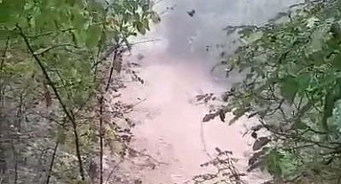 Elazığ'da sağanak yağış sonrası dereler taştı, sel meydana geldi