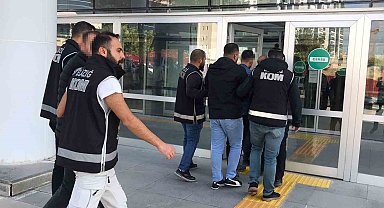 Elazığ'da silah kaçakçılığından adliyeye sevk edilen 3 şüpheli tutuklandı