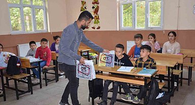 Elazığ'dan Beytüşşebaplı öğrencilere kırtasiye yardımı
