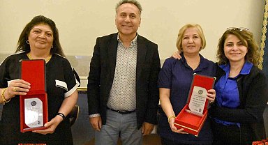 Emekli Hemşirelere Hizmet Teşekkür Plaketi