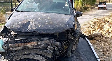 Emet'te otomobil moloz yığınına çarptı: 1 ölü, 5 yaralı