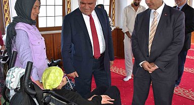 Engelleri aşıp camide buluştular