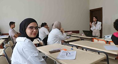 Enkaz kentte depremzede öğrenciler hayatlarının sınavına ücretsiz hazırlanıyor