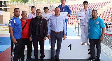 Enkaz kentte hayat normale dönüyor; 11 ilden 284 sporcu judo şampiyonası'nda ter döktü