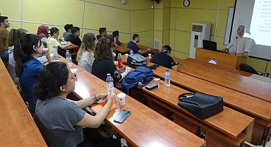 Enkaz kentte üniversite öğrencileri aylar sonra yüz yüze eğitime başladı