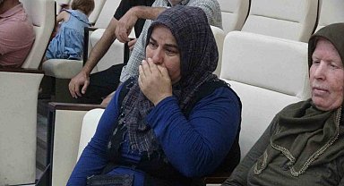 Enkaz kentte yuvalarına kavuşacak depremzedeler kura çekiminde gözyaşlarına hakim olamadı