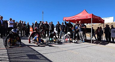 Erzincan'da düzenlenen Dünya Kaykay İniş Şampiyonası nefes kesti