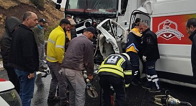 Erzincan'da trafik kazası: 1 ölü, 2 ağır yaralı