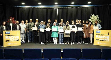 Esenler Radyo akademisi final yaptı, genç radyocular sertifikalarını aldı