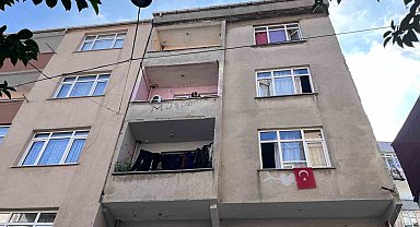 Esenler'de zemininde kayma yaşanan bina mühürlendi