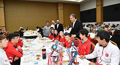 Esenyurt'ta ulusal ve uluslararası müsabakalarda dereceye giren sporculara ödülleri verildi