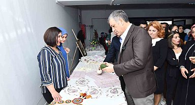 Esenyurtlu kadınların ürettiği el emeği ürünleri yıl sonu sergisinde görücüye çıktı
