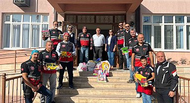 Eskişehir'de 2 dernek çocuklara 400 oyuncak dağıttı