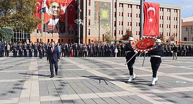 Eskişehir'de 29 Ekim kutlamaları çelenk sunma töreniyle başladı