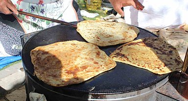 Eskişehir'de köylü kadınların ev yapımı yemekleri görücüye çıktı