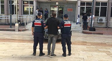 Evin çatısına saklanan hırsızlık şüphelisi, kıskıvrak yakalandı