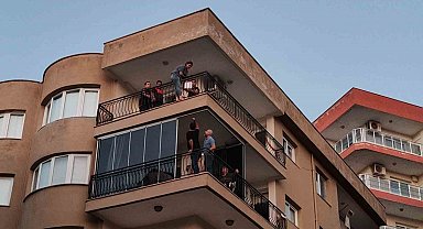 Evin tapusu üzerine yapılmayınca balkondan atlamak istedi