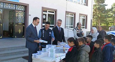 Evren'de öğrencilere yardımcı kaynak kitap desteği