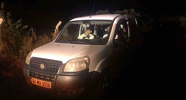 Ezine'de ticari araç içinde 9 kaçak göçmen ile 1 organizatör yakalandı