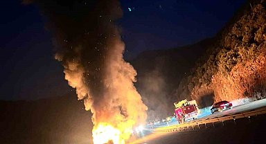 Faciadan dönüldü: Seyir halindeki yolcu otobüsü cayır cayır yandı