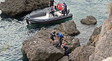 Falezlerde bulunan çocuk cesedini acılı anne elbiselerinden teşhis etti