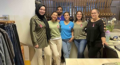 Farkındalık için pembe kurdele taktılar