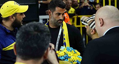Fenerbahçe taraftarından Volkan Demirel'e sevgi seli