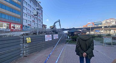 Fevkani Köprüsü'nde yıkım çalışmaları hafta sonu da devam ediyor