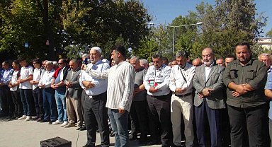 Filistin'de hayatını kaybedenler için gıyabi cenaze namazı kılındı