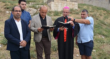 Fransa'dan gelen Asuri grubu terörün bitirildiği Cudi Dağı'nda 30 yıl sonra ayin yaptı