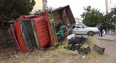 Freni boşalan kamyon park halindeki araçlara çarptı