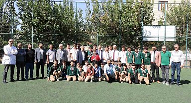 Futbol turnuvasının ödül töreni düzenlendi