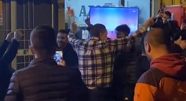 Galatasaray'ın galibiyetini göbek atarak kutladılar