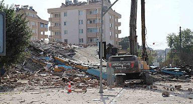 Gaziantep'te 12 katlı bina yıkım sırasında çöktü