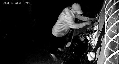 Gaziosmanpaşa'da 15 saniyede motor hırsızlığı kamerada