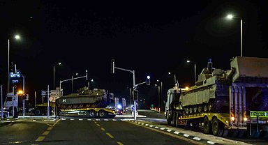 Gazze sınırına sevkiyat gece gündüz sürüyor