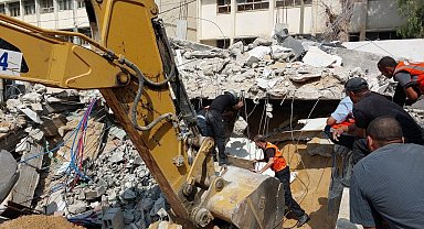 Gazze'deki enkazlarda arama-kurtarma çalışmaları devam ediyor