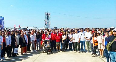 Gediz Belediyesi 200 öğrenciyi İzmir Teknofest'e ücretsiz götürdü