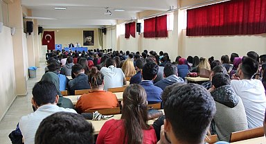 Gediz'de 2 bin üniversiteli öğrenci ders başı yaptı