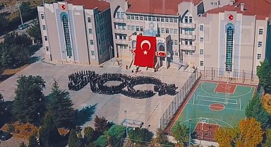 Gediz'de öğrencilerden 100.yıl koreografisi