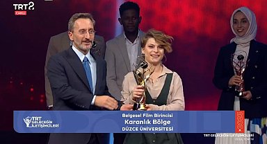 Geleceğin iletişimcileri yarışmasında 1. ve 3 oldular